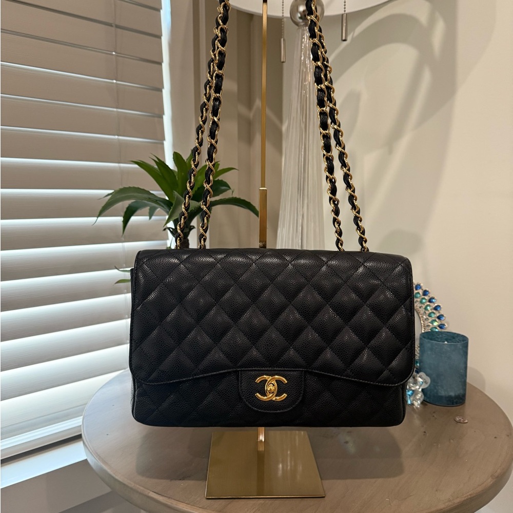 CHANEL Jumbo Black Quilted Leather Shoulder Bag with Gold Hardware